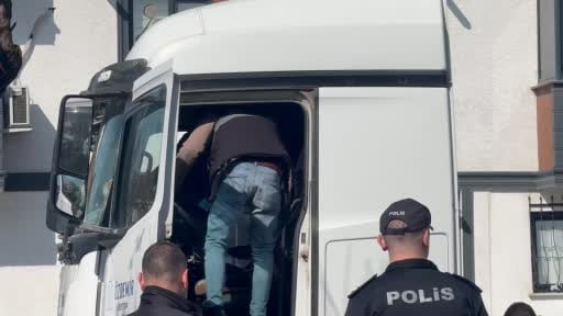 Tırın altındaki kasklı katil ağabeyi çıktı