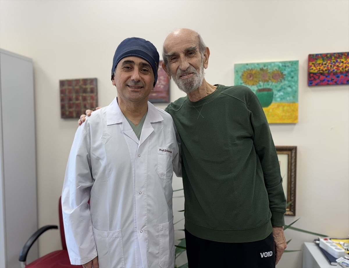 Tiyatro ve sinema oyuncusu Sinan Bengier (sağda), şiddetli sol kasık ağrısı şikayetiyle başvurduğu...