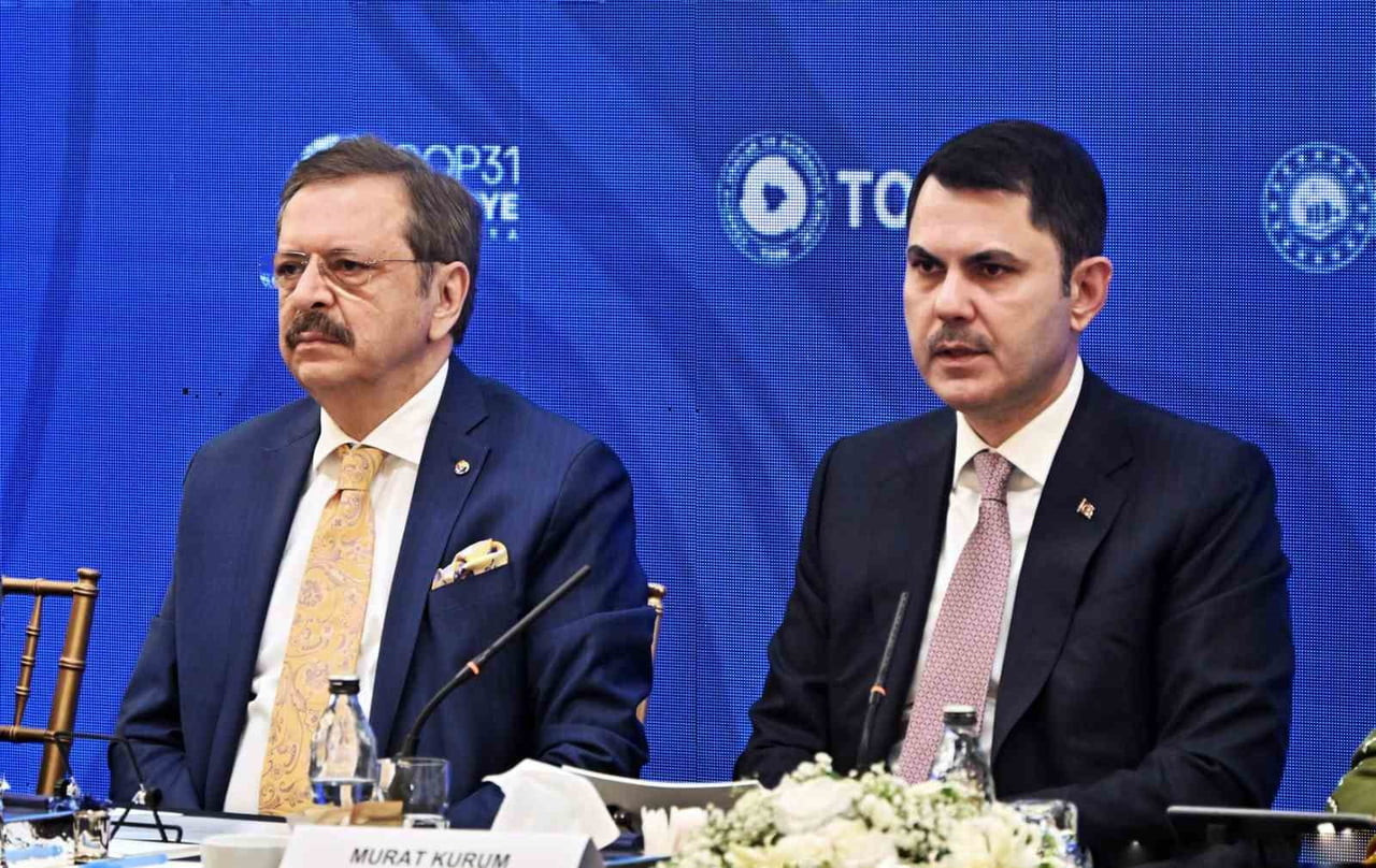 TOBB BAŞKANI RİFAT HİSARCIKLIOĞLU (SOLDA), COP31 BUSİNESS FORUM-İŞ DÜNYASI İSTİŞARE TOPLANTISI'NDA...