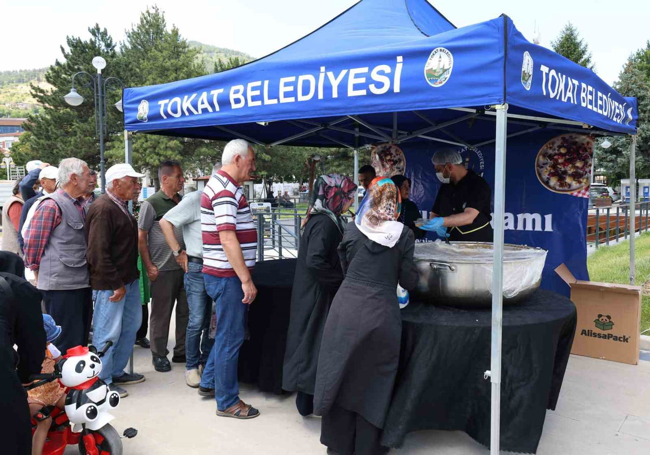 TOKAT BELEDİYESİ, MUHARREM AYININ 10'UNCU GÜNÜ DOLAYISIYLA KENTİN FARKLI NOKTALARINDA KURDUĞU...