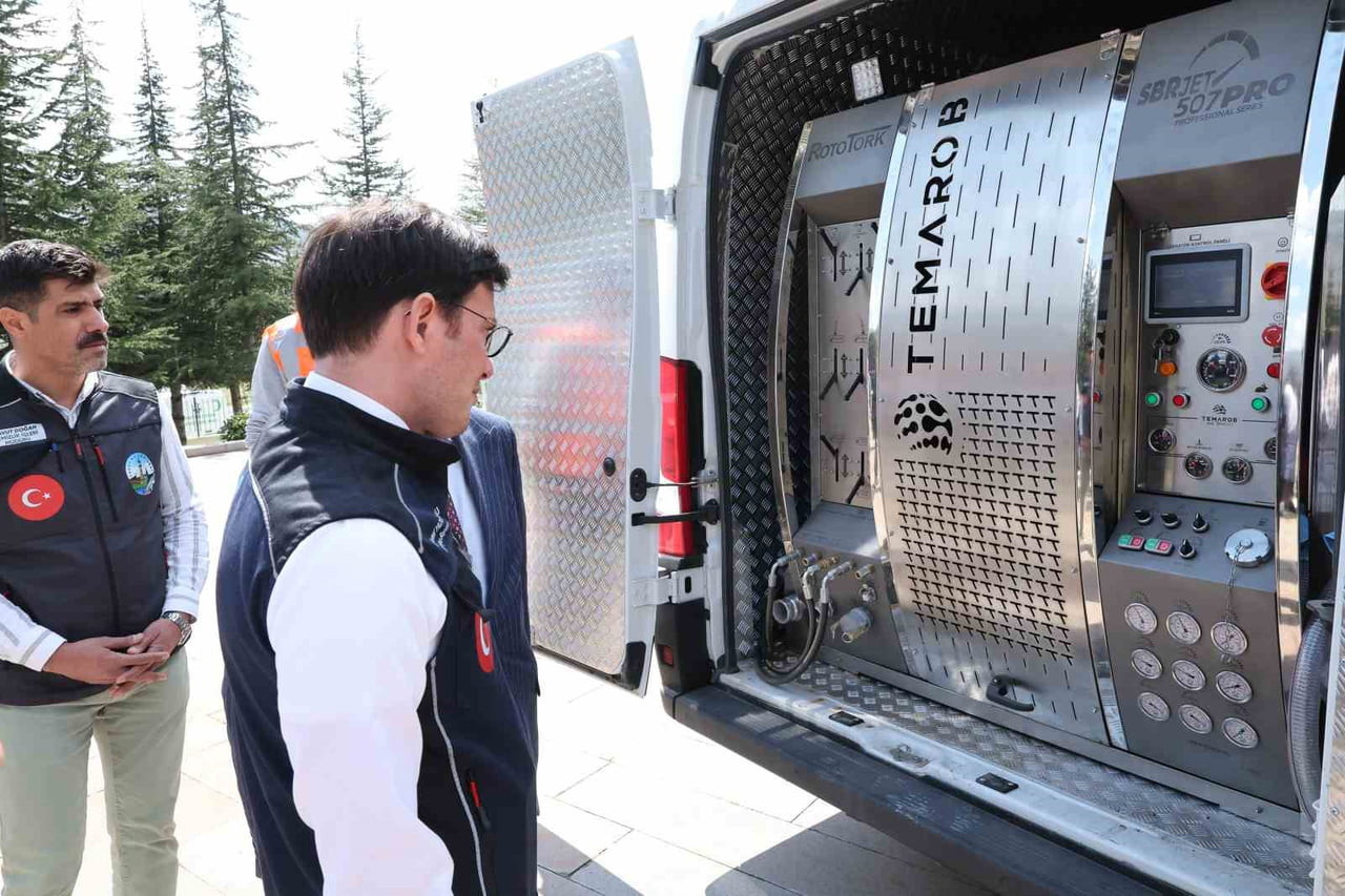 TOKAT BELEDİYESİ, TEMİZLİK HİZMETLERİNDE KALİTEYİ ARTIRMAK AMACIYLA ARAÇ FİLOSUNA KATTIĞI JET...
