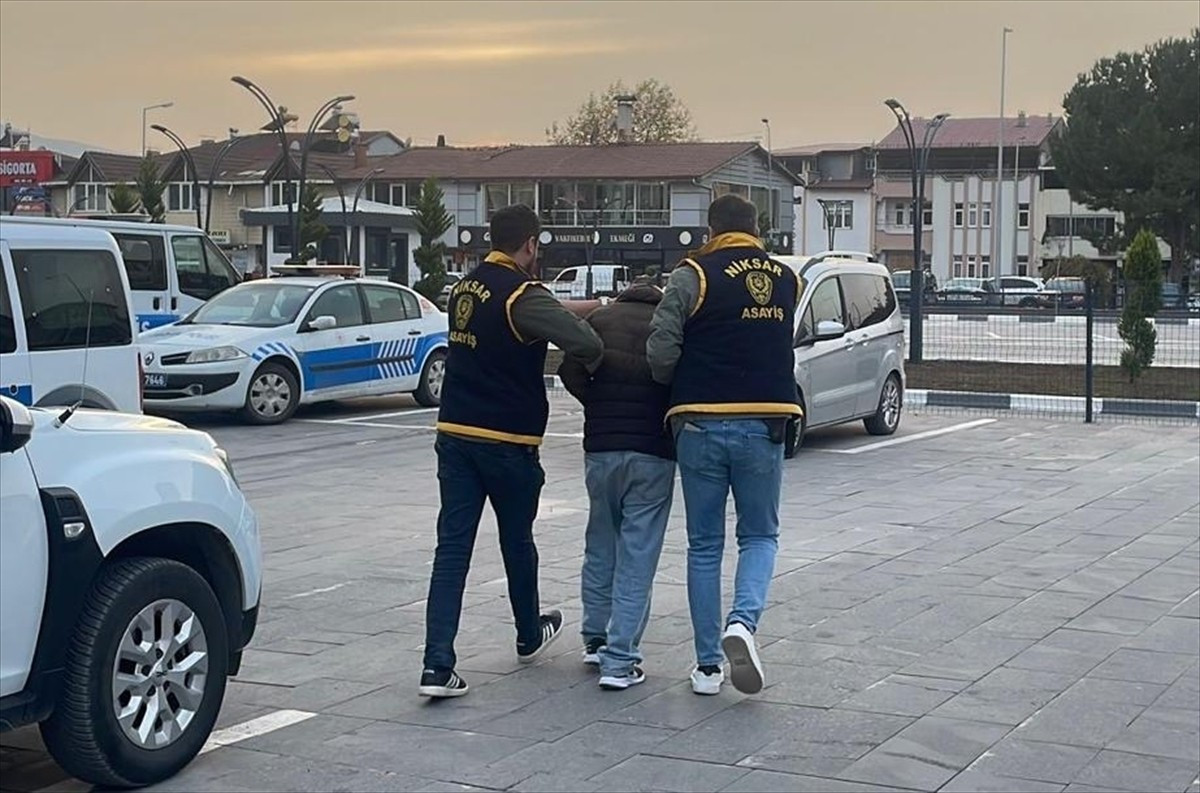 Tokat'ın Niksar ilçesinde hakkında 19 yıl kesinleşmiş hapis cezası bulunan firari hükümlü...