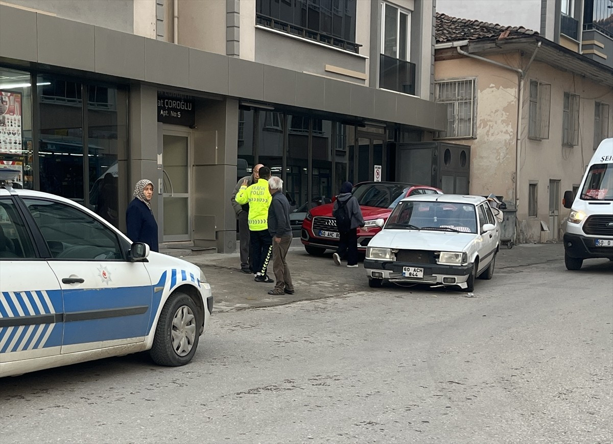 Tokat'ın Niksar ilçesinde "dur" ihtarına uymayan otomobilin çarptığı jandarma personeli...