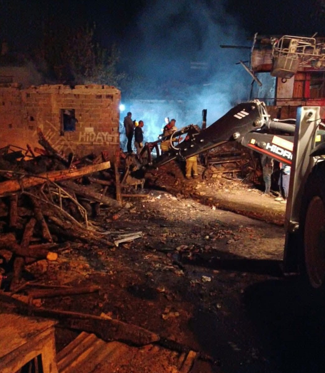 Tokat'ın Zile ilçesinde bir evde çıkan yangında, görme engelli kişi yaşamını yitirdi....