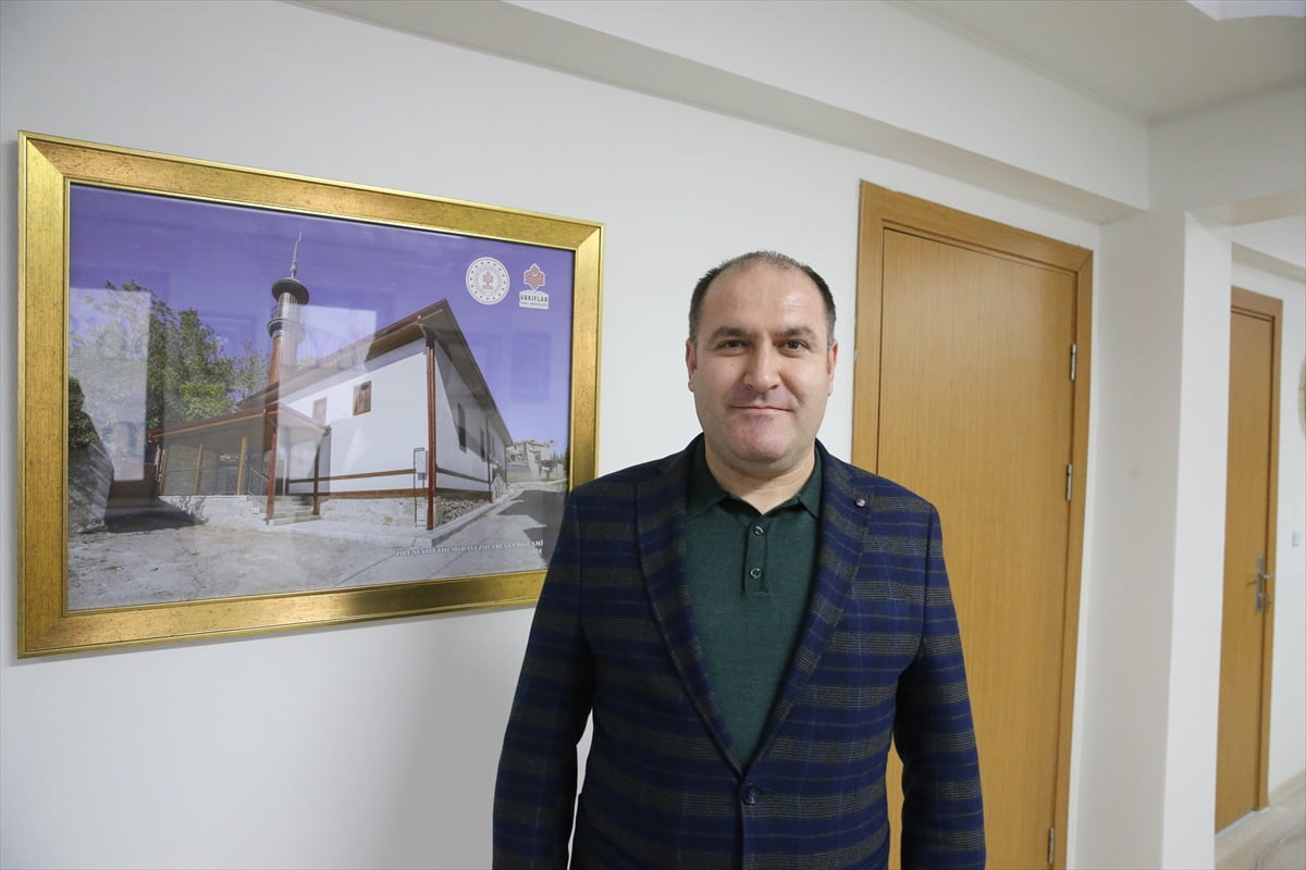 Tokat'ın Zile ilçesinde bulunan tarihi Şeyh Ethem Çelebi Camisi, türbe bölümündeki kalem işi...