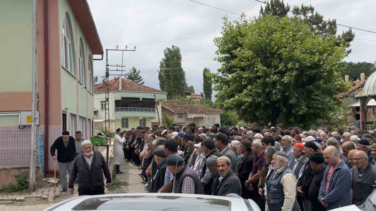 TOKAT'IN ZİLE İLÇESİNDE MEYDANA GELEN İŞ KAZASINDA YAŞAMINI YİTİREN 19 YAŞINDAKİ GENÇ, GÖZYAŞLARI...