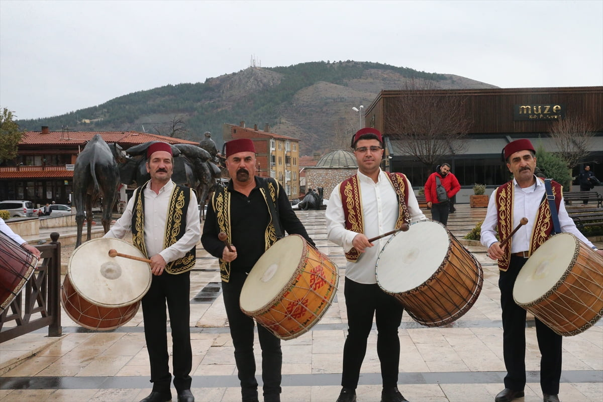 Tokat'ta 21 ramazan davulcusu görev yapacak. Tokat Belediyesi tarafından belirlenen 21 davulcu...