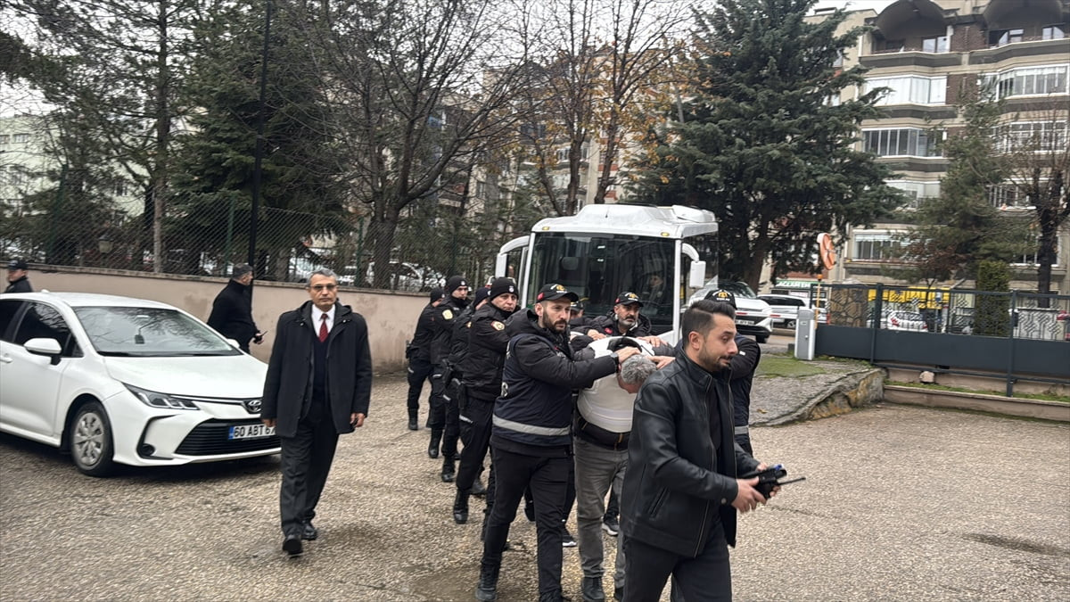 Tokat'ta babasını baltayla öldürüp cesedini bir sitenin havuzuna gömdüğü iddiasıyla gözaltına...