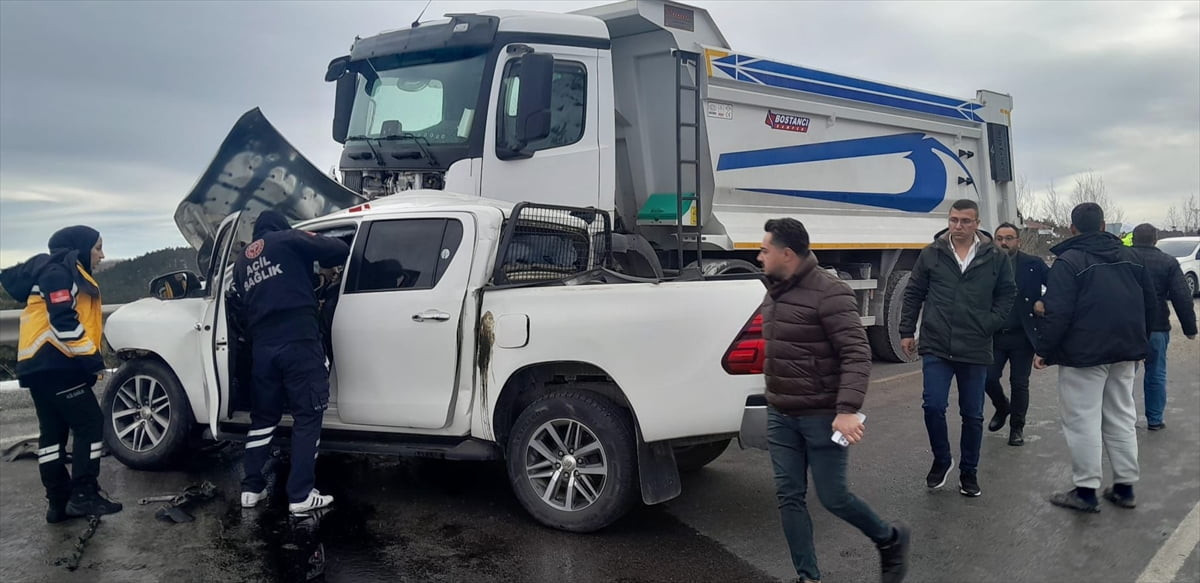 Tokat'ta kamyon ile kamyonetin çarpışması sonucu 1 kişi öldü, 1 kişi yaralandı. Kaza yerine...