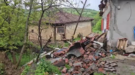 Tokat'ta sağanak sonrası heyelan riski nedeniyle 2 ev tahliye edildi