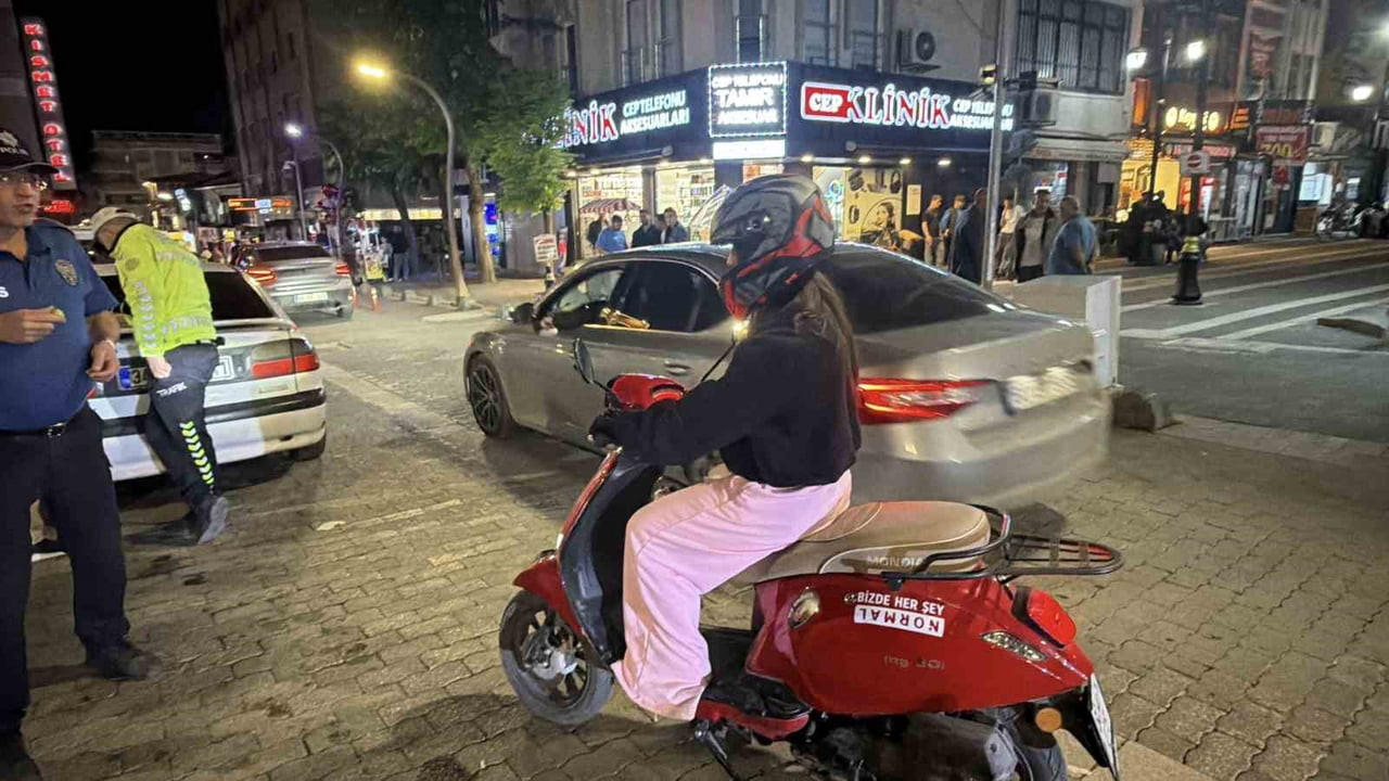TOKAT’IN ERBAA İLÇESİNDE MOTOSİKLET SÜRÜCÜSÜ HANİFE KURT, EHLİYETİNİ ALDIKTAN BİR GÜN SONRA İLK...