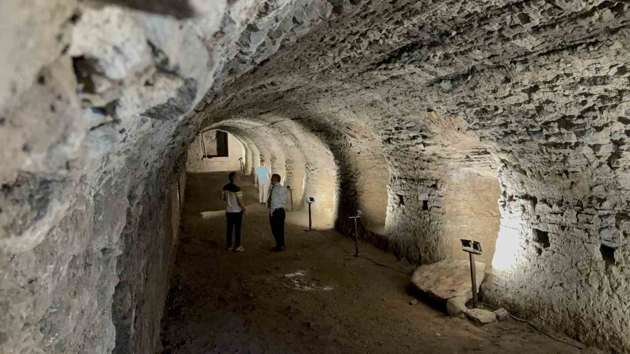 TOKAT’IN NİKSAR İLÇESİNDE BULUNAN YAKLAŞIK 1800 YILLIK ROMA ARSENALİ; ROMA’DAN OSMANLI’YA UZANAN...