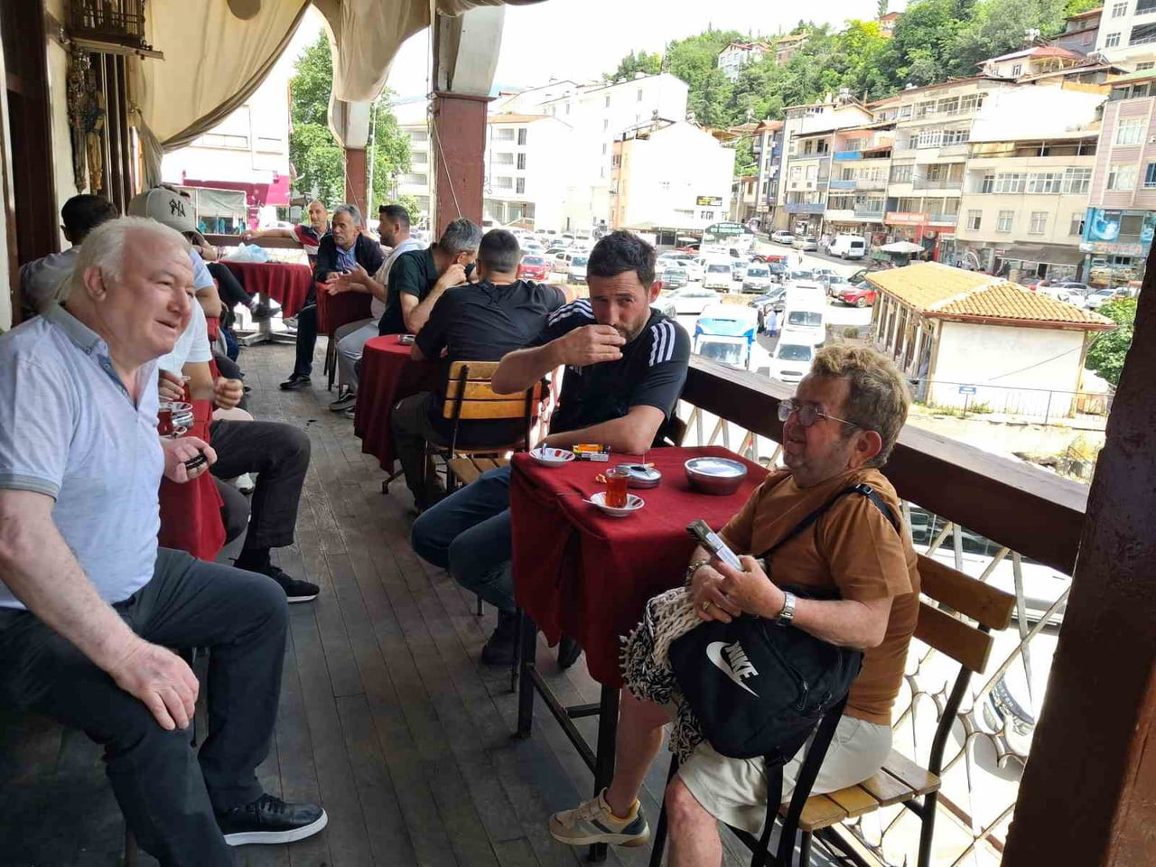 TOKAT’IN NİKSAR İLÇESİNDE YAŞAYAN 1 METRE 20 SANTİMETRE BOYUNDAKİ ATİLLA İLTER; HAYATA POZİTİF...