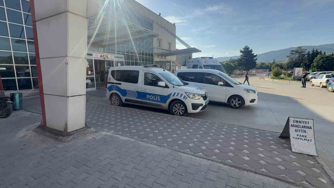 TOKAT’IN PAZAR İLÇESİNDE AMCA OĞULLARI ARASINDA ALACAK VERECEK MESELESİ NEDENİYLE ÇIKAN SİLAHLI VE...
