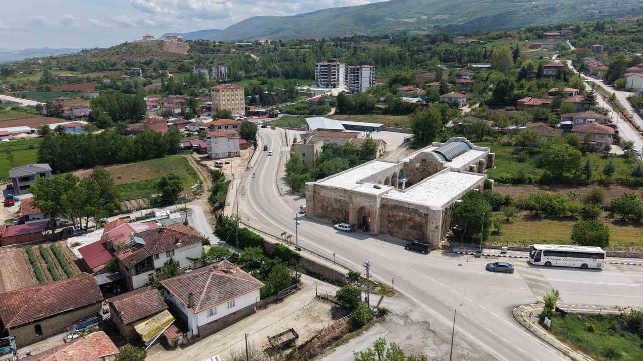 TOKAT’IN PAZAR İLÇESİNDE BULUNAN MAHPERİ HATUN KERVANSARAYI, SELÇUKLU’DAN GÜNÜMÜZE UZANAN TARİHİ...