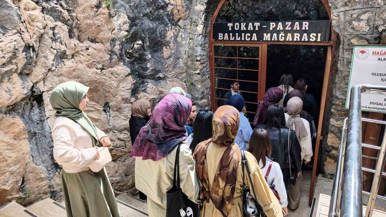 TOKAT’IN PAZAR İLÇESİNDE DOĞANIN 3,5 MİLYON YILDA KİREÇ TAŞLARINI İŞLEDİĞİ YERALTI SARAYI BALLICA...
