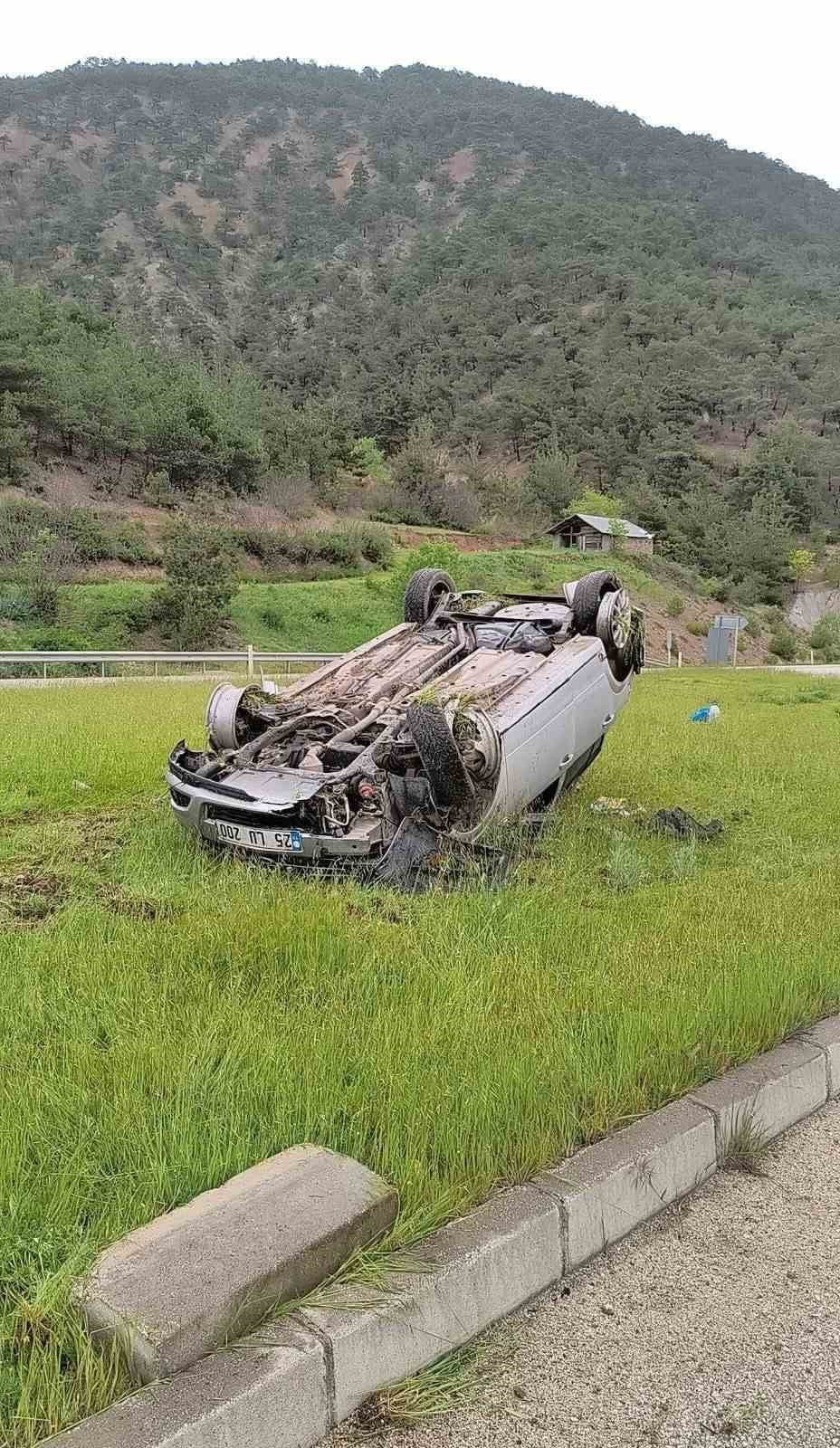 TOKAT’IN REŞADİYE İLÇESİNDE MEYDANA GELEN TRAFİK KAZASINDA 5 KİŞİ YARALANDI.