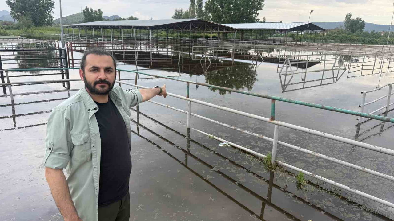 TOKAT’IN TURHAL İLÇESİNDE TAŞKIN RİSKİ GÜNLÜK YAŞAMI OLUMSUZ ETKİLEMEYE DEVAM EDİYOR. İLÇE MERKEZİ...