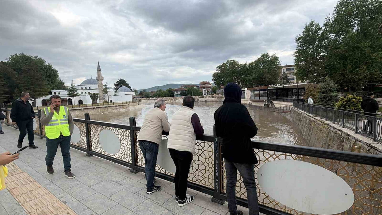 TOKAT’IN TURHAL İLÇESİNDE TAŞKIN RİSKİ NEDENİYLE ALINAN ÖNLEMLER SÜRERKEN, İLÇE GENELİNDEKİ SON...