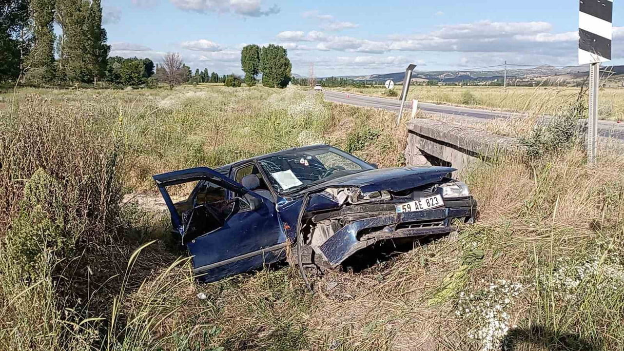 TOKAT’IN YEŞİLYURT İLÇESİNDE KONTROLDEN ÇIKARAK ŞARAMPOLE YUVARLANAN OTOMOBİLDE 1 KİŞİ HAYATINI...