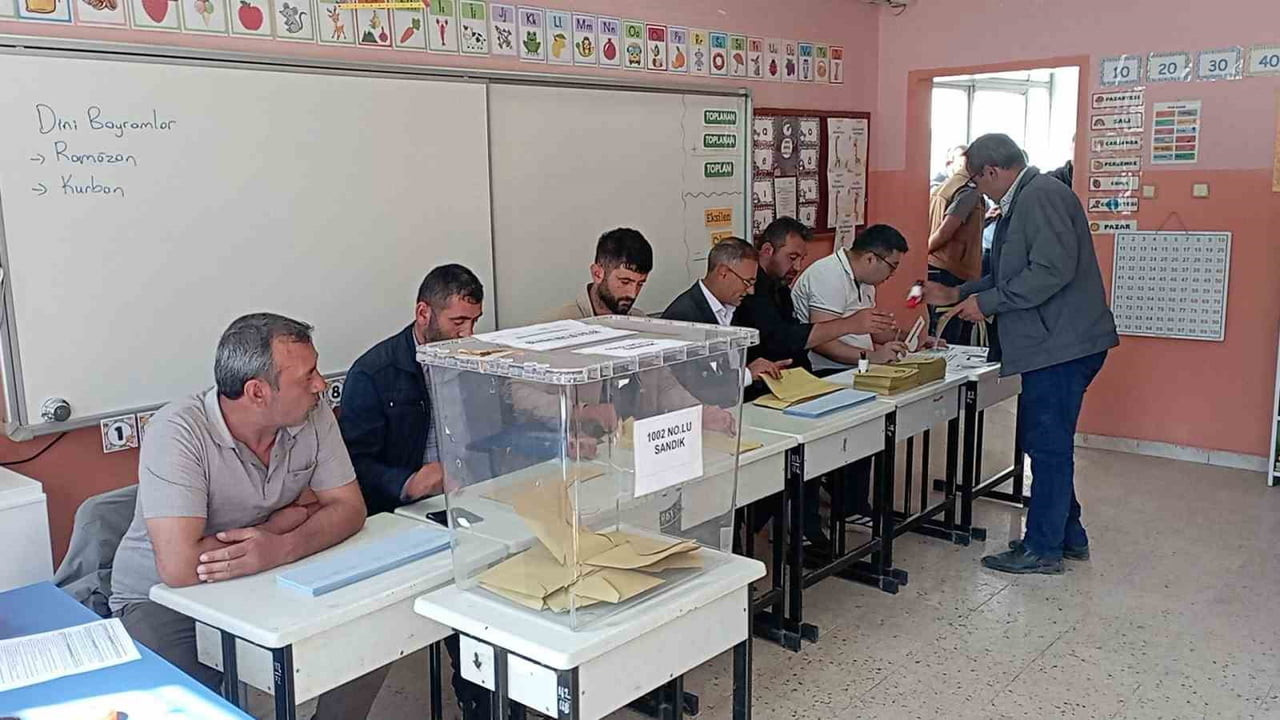 TOKAT’TA 4 YERLEŞİM YERİNDE SEÇMENLER, BELEDİYE BAŞKANI VE BELEDİYE MECLİS ÜYELERİNİ BELİRLEMEK...