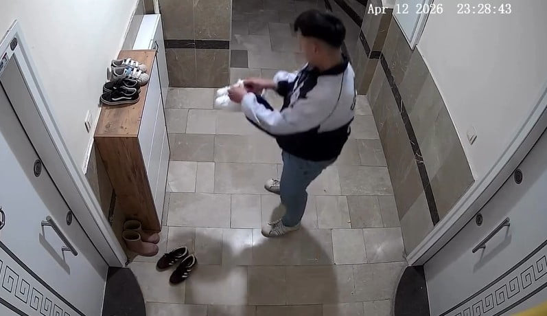 TOKAT’TA BİR APARTMANDAN AYAKKABI ÇALAN HIRSIZ TUTUKLANARAK CEZAEVİNE GÖNDERİLDİ.