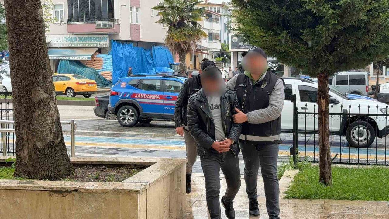 TOKAT’TA DÜZENLENEN OPERASYONDA TIRDA YAPILAN ARAMADA 2,7 KİLOGRAM METAMFETAMİN ELE GEÇİRİLİRKEN...