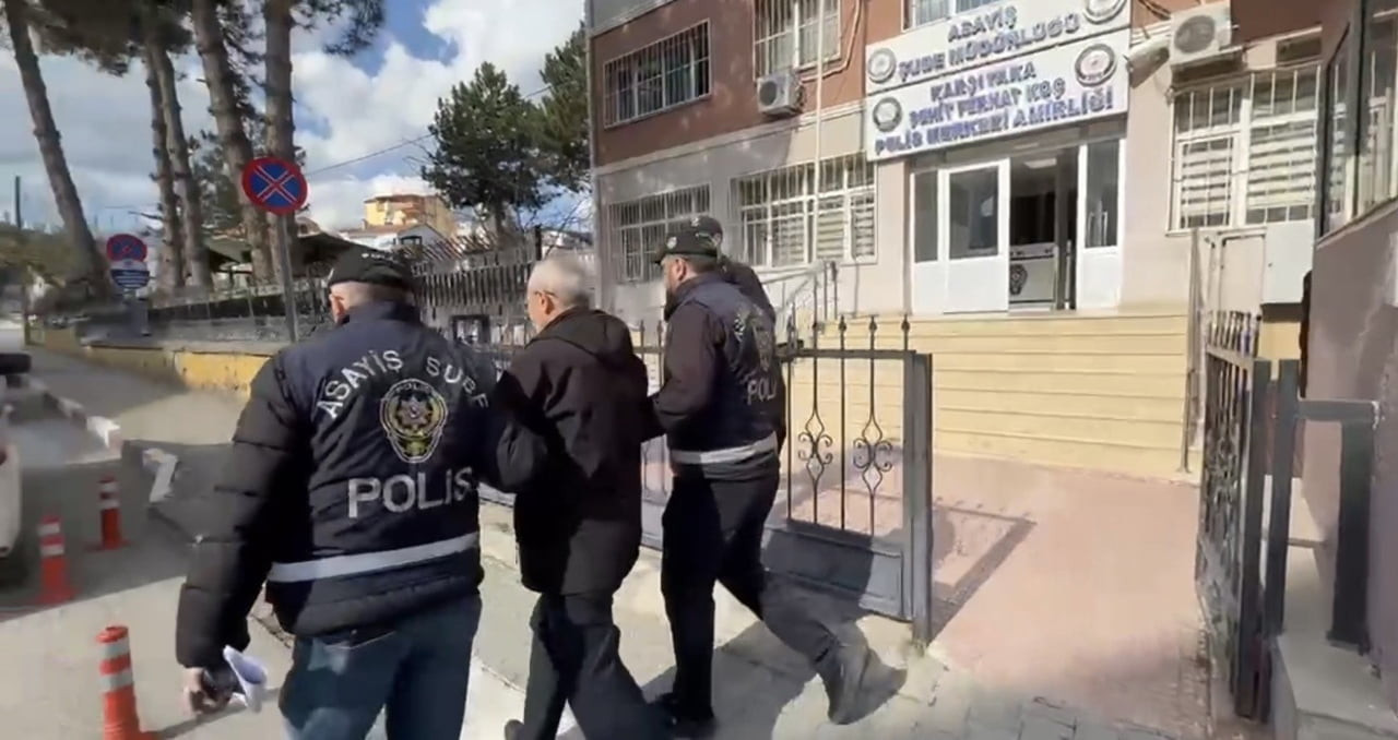 TOKAT’TA HAKKINDA "DOLANDIRICILIK" SUÇUNDAN KESİNLEŞMİŞ 25 YIL HAPİS CEZASI BULUNAN FİRARİ...