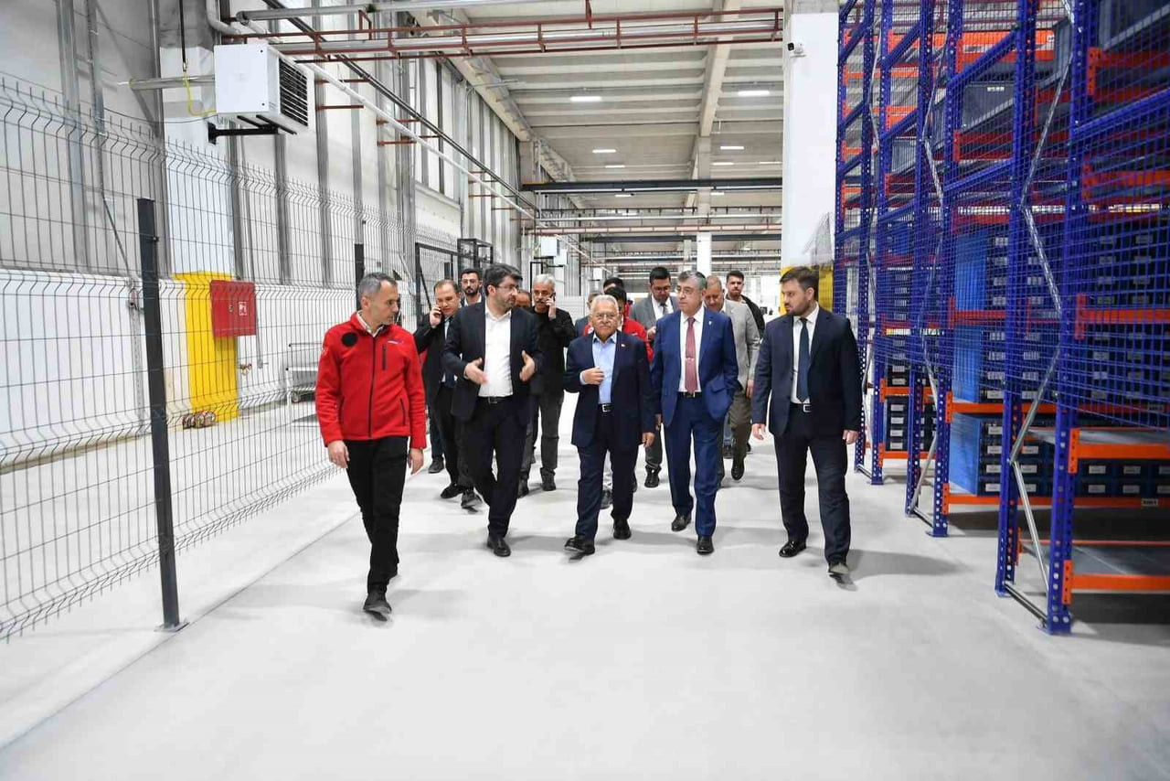 TOMTAŞ HAVACILIK VE TEKNOLOJİ A.Ş., 600'Ü AŞKIN ÖĞRENCİNİN BİR ARAYA GELDİĞİ HÜRJET MONTAJ...
