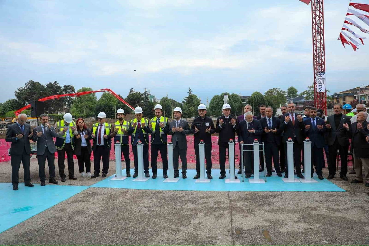 TOPLAM 5 BİN 500 METREKARE ALANA SAHİP OLACAK ŞEKİLDE İNŞA EDİLECEK ANIT ESER’İN TEMELİ...