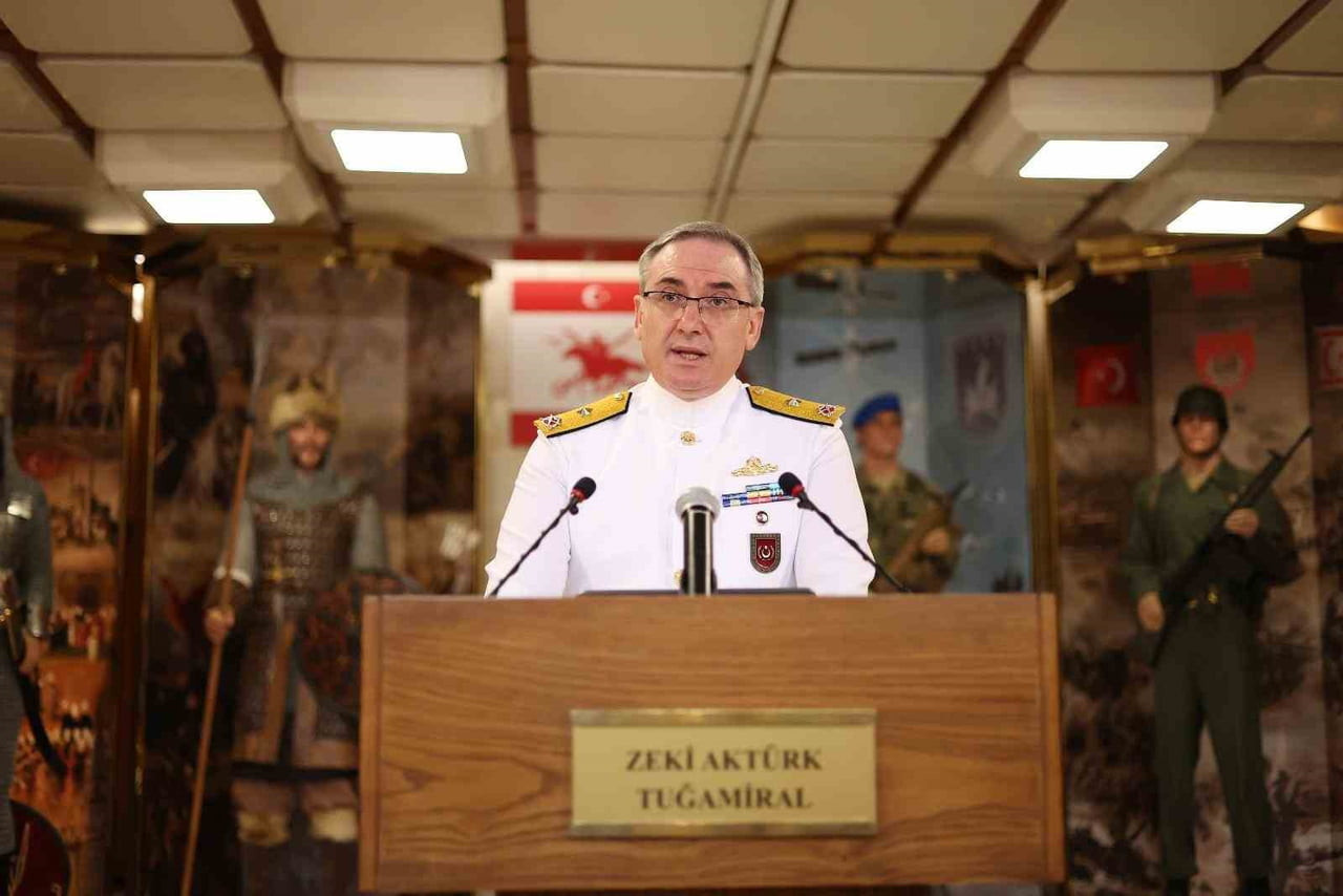 TOPLANTIDA KONUŞAN MİLLİ SAVUNMA BAKANLIĞI BASIN VE HALKLA İLİŞKİLER MÜŞAVİRİ TUĞAMİRAL ZEKİ...
