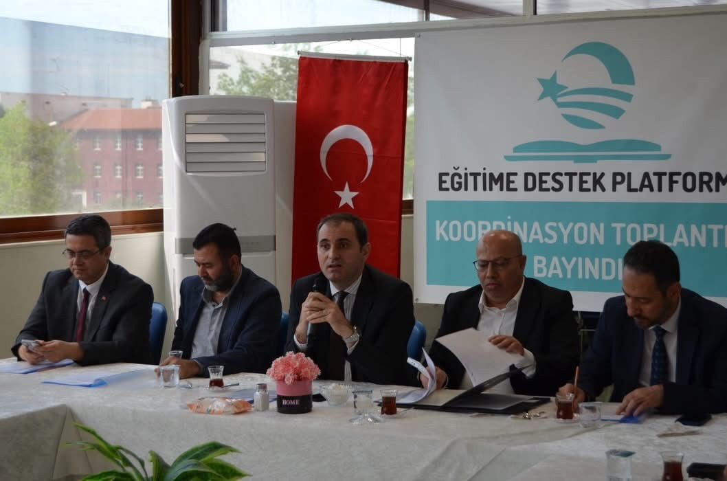 TOPLANTIYA BAYINDIR KAYMAKAMI MURAT METE, EĞİTİME DESTEK PLATFORMU İZMİR İL BAŞKANI GÖKHAN TEMUR...