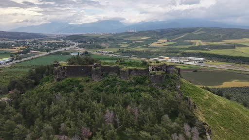 Toprakkale kazılarında gün yüzüne çıkarılan eserler ilk kez sergilendi