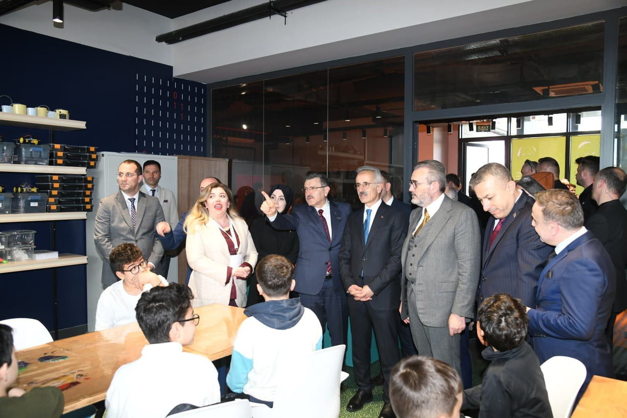 TRABZON BÜYÜKŞEHİR BELEDİYESİ EV SAHİPLİĞİNDE, TÜRKİYE UZAY AJANSI ÖNCÜLÜĞÜNDE DÜZENLENEN ASTRO...