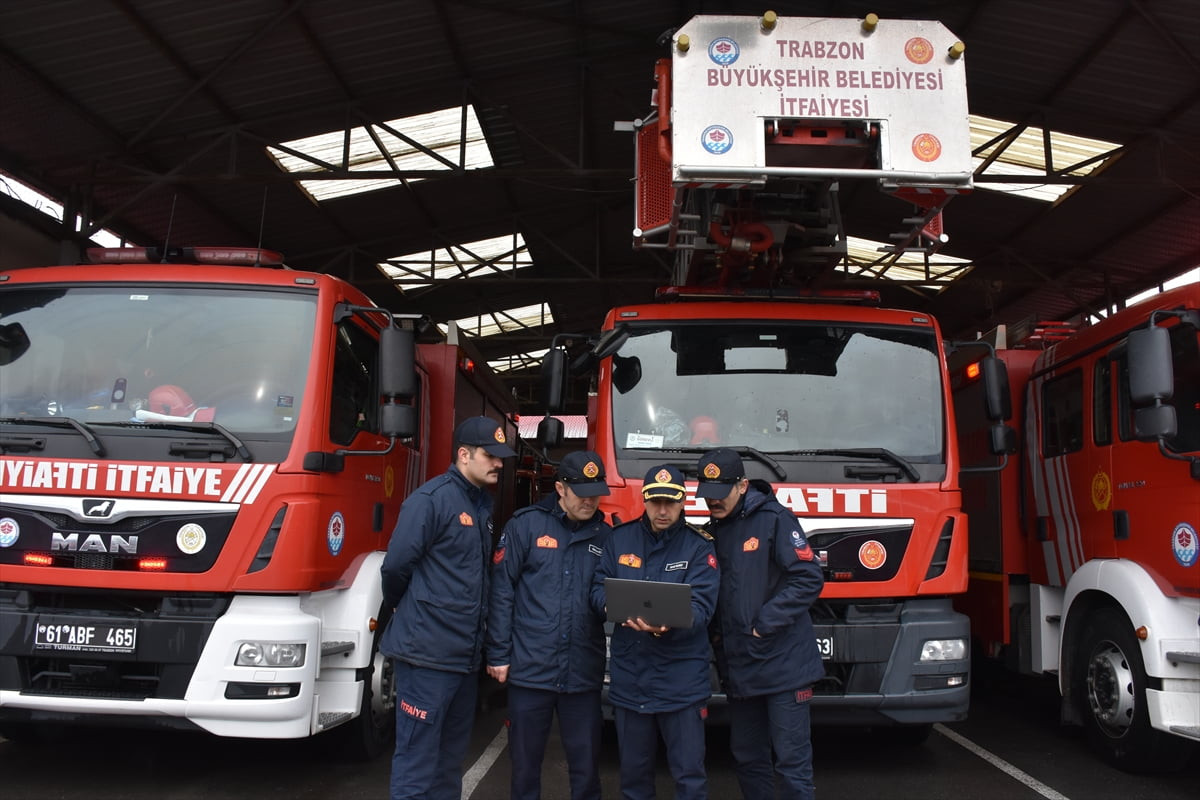 Trabzon Büyükşehir Belediyesi İtfaiye Dairesi Başkanlığı ekipleri, Anadolu Ajansının (AA) gözünden...