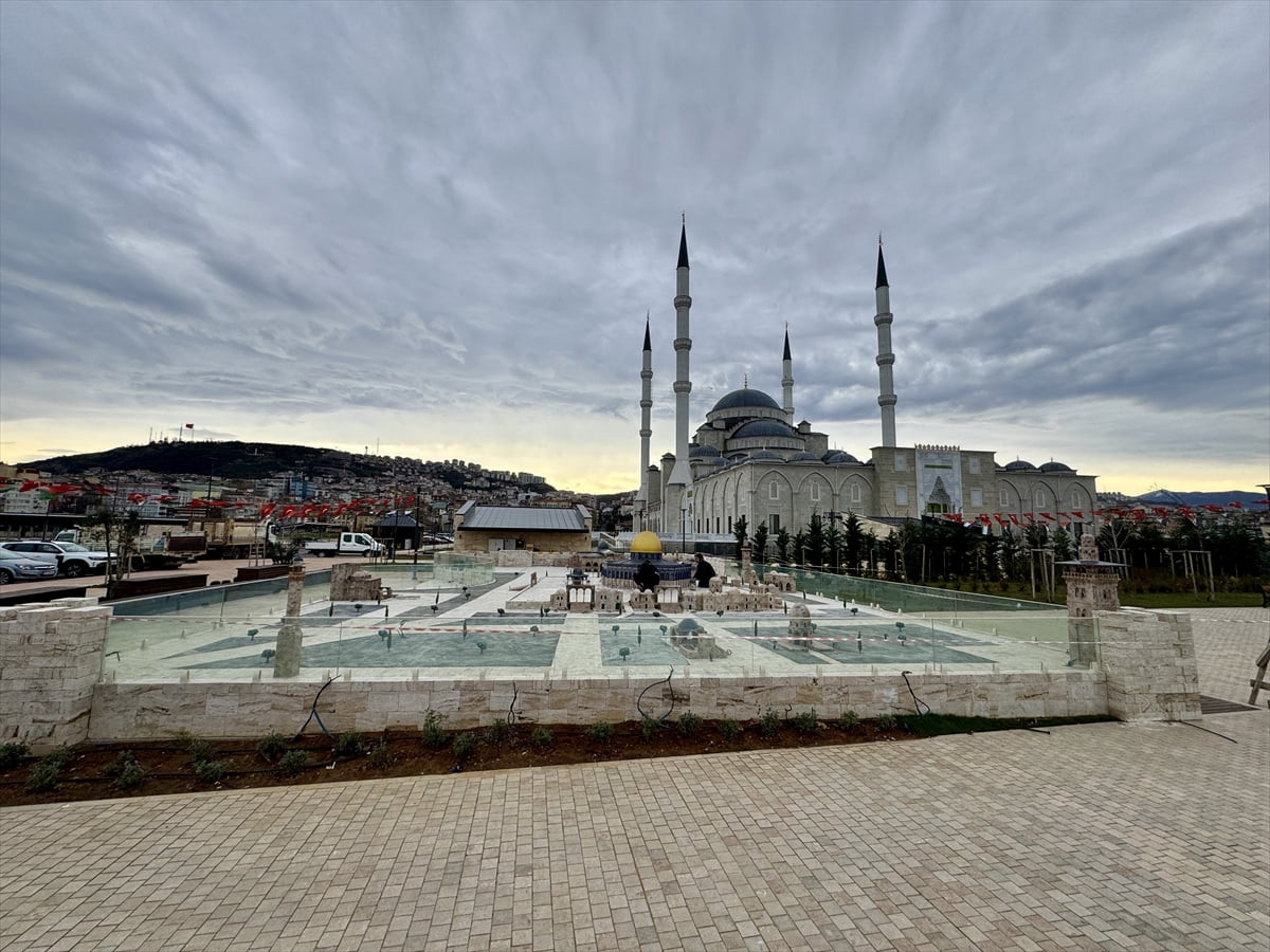 Trabzon Büyükşehir Belediyesi, Ortahisar ilçesindeki Hanife Hatun Cami ve Külliyesi'nin bulunduğu...