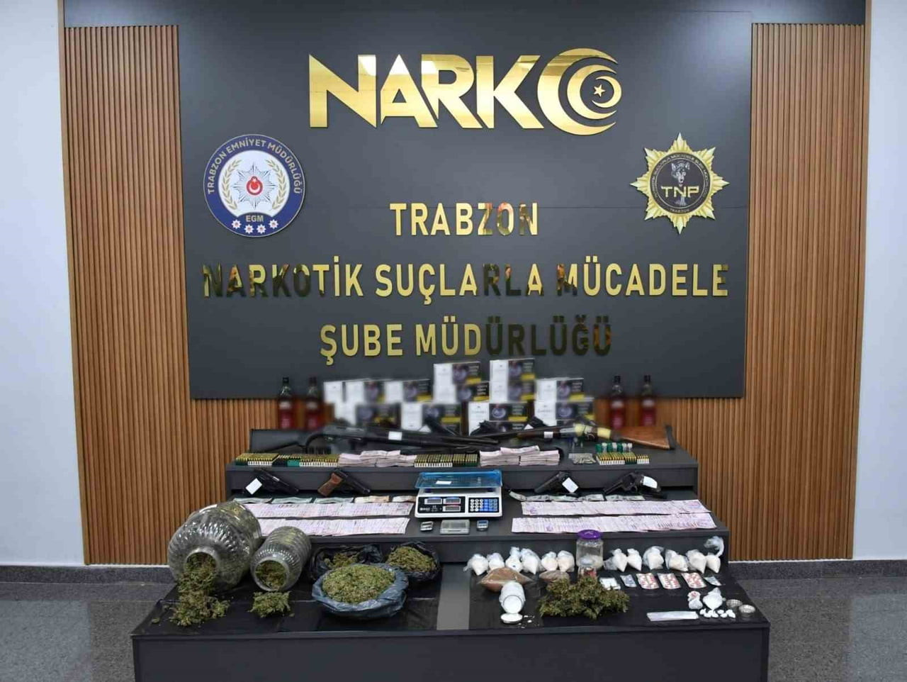 TRABZON MERKEZLİ 5 İLDE BİN 50 PERSONELİN KATILDIĞI OPERASYONDA KİLOLARCA UYUŞTURUCU MADDE ELE...