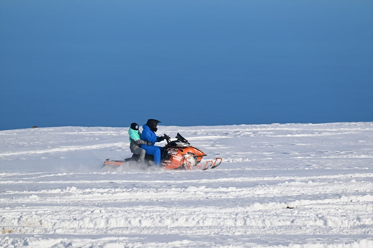 Trabzon'a en yakın yayla konumundaki Akçaabat ilçesinin 1600 rakımlı Hıdırnebi Yaylası, kar...