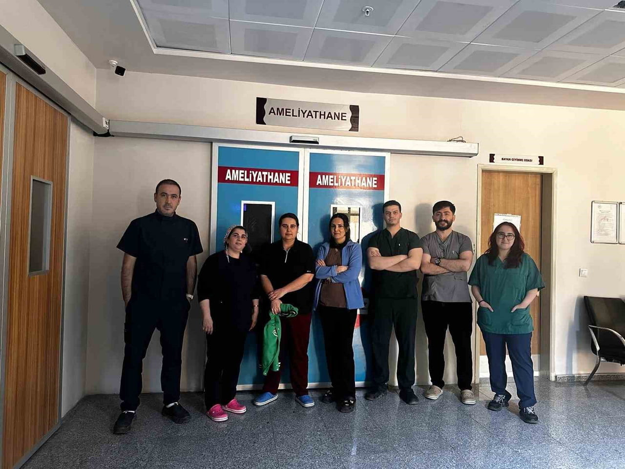 TRABZON'DA ASİSTANKEN TANIŞIP HAYATLARINI BİRLEŞTİREN VE 2 YIL ÖNCE İSLAHİYE DEVLET HASTANESİ'NDE...