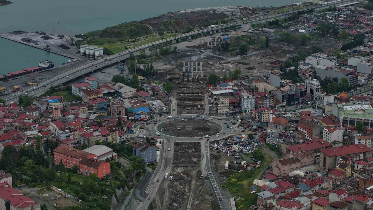 TRABZON'DA DEĞİRMENDERE TÜNELİ İLE KARADENİZ SAHİL YOLU'NU BİRBİRİNE BAĞLAYACAK ULAŞIM PROJESİNDE...
