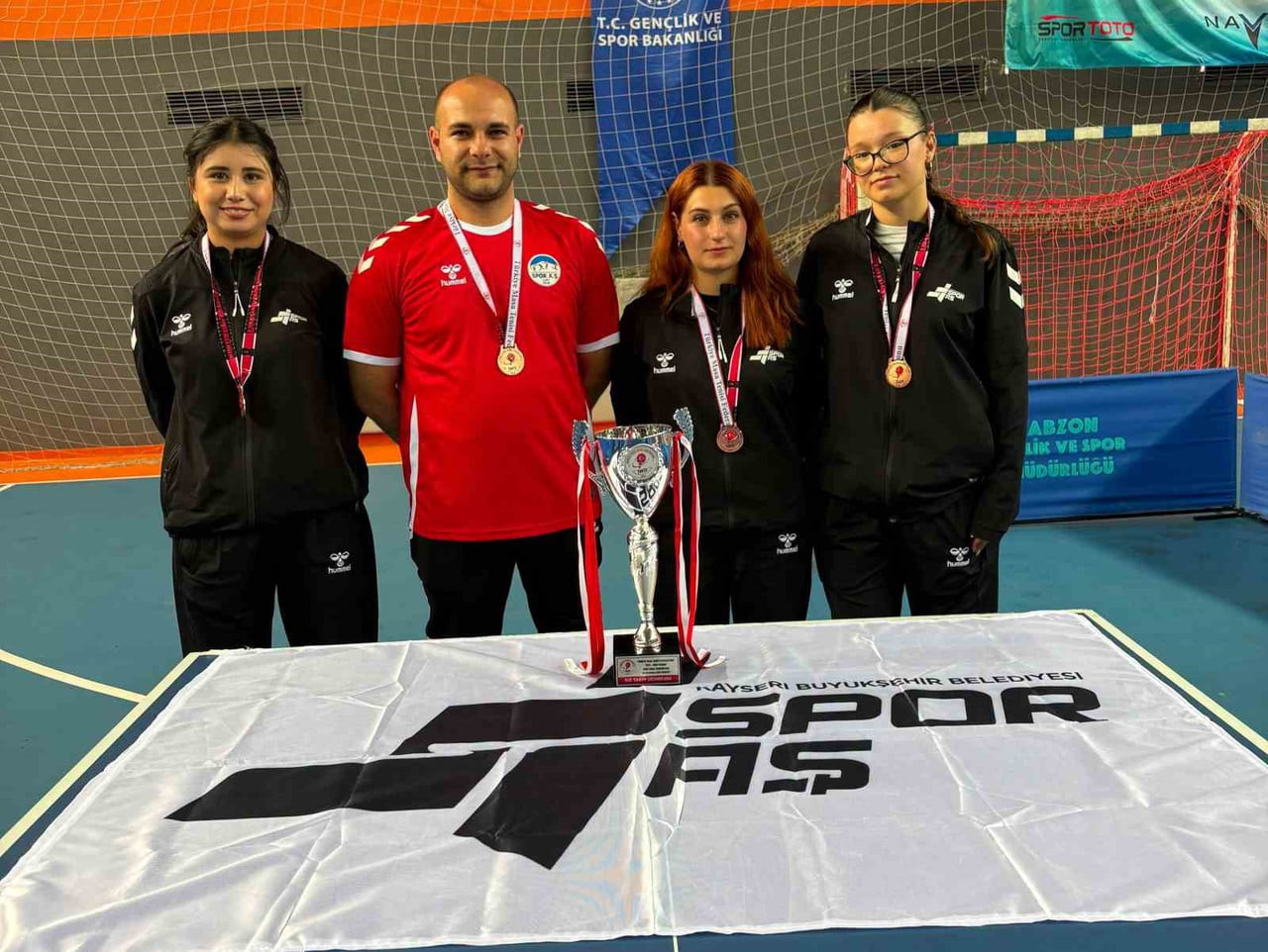 TRABZON'DA DÜZENLENEN ÖMER TAŞKIRAN TERFİ TÜRKİYE ŞAMPİYONASI'NDA TÜRKİYE ÜÇÜNCÜSÜ OLAN KAYSERİ...