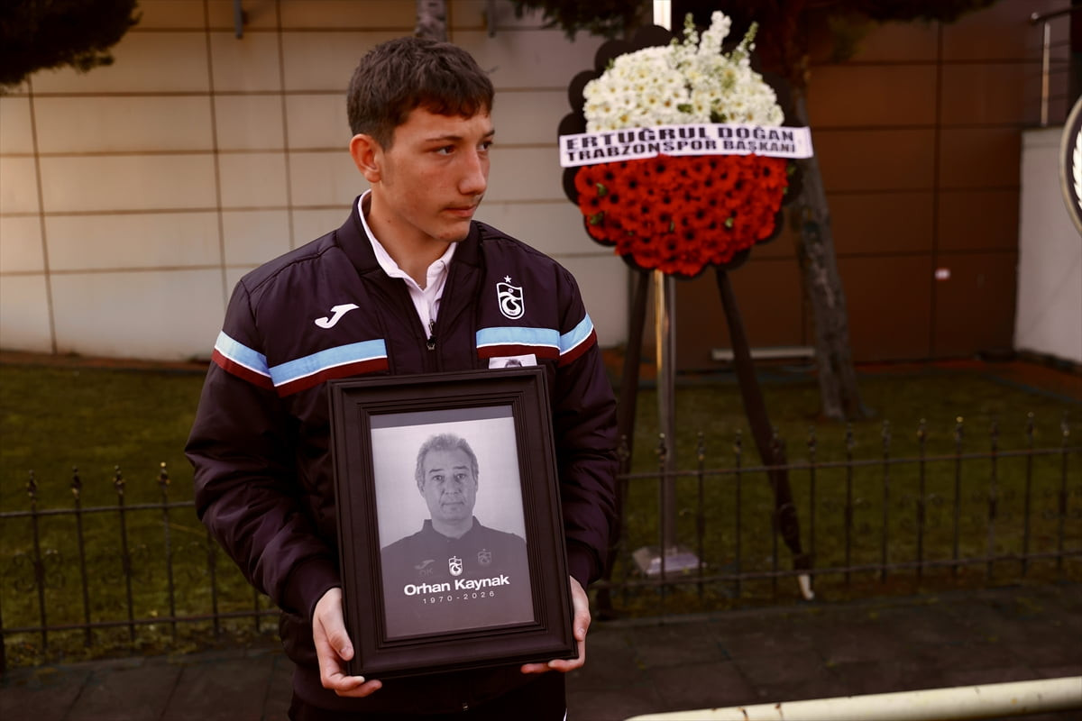 Trabzon'da, kalp krizi sonucu hayatını kaybeden Trabzonspor Yardımcı Antrenörü Orhan Kaynak için...