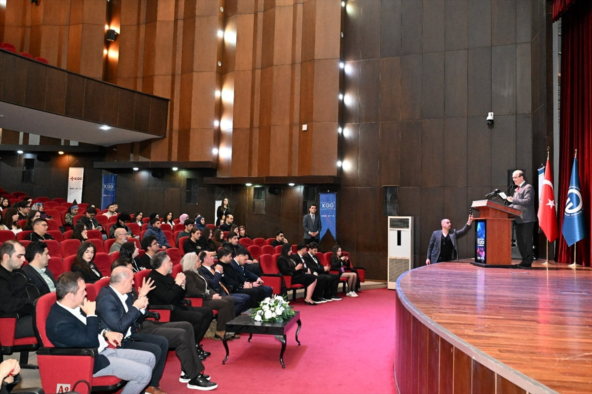 Trabzon'da Karadeniz Teknik Üniversitesi (KTÜ) Elektrik-Elektronik Kulübü tarafından "16. Kariyer...