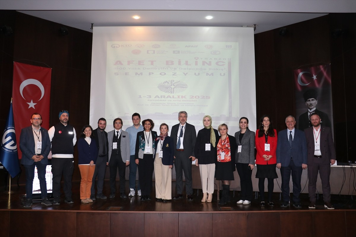 Trabzon'da, Karadeniz Teknik Üniversitesi (KTÜ) ev sahipliğinde düzenlenen Afet Bilinci 100 Yıllık...