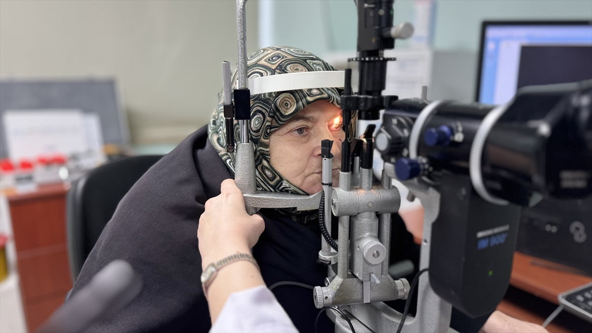 Trabzon'da kornea tabakasında görülen genetik hastalığa bağlı görme kaybı yaşayan 74 yaşındaki...