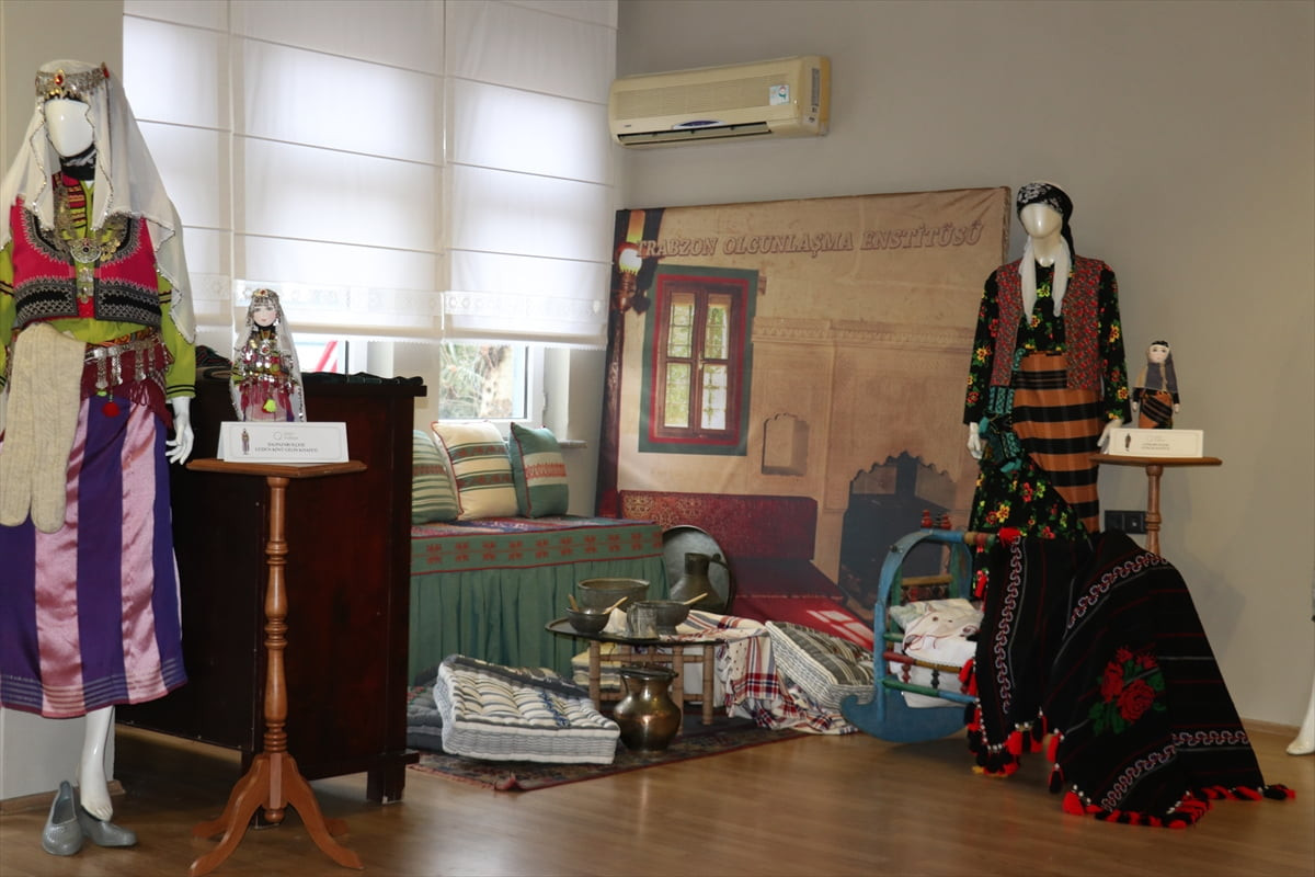 Trabzon'da "Karadeniz'in Renkli Mirası Trabzon" sergisi açıldı.