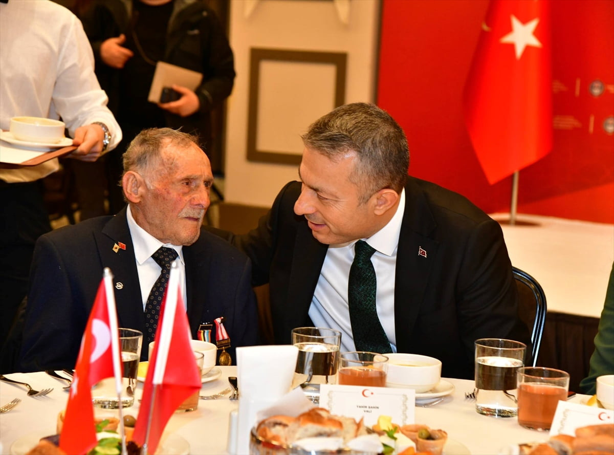 Trabzon'da "Şehit yakınlarımız ve gazilerimizle büyük aile sofrası" iftar programı...