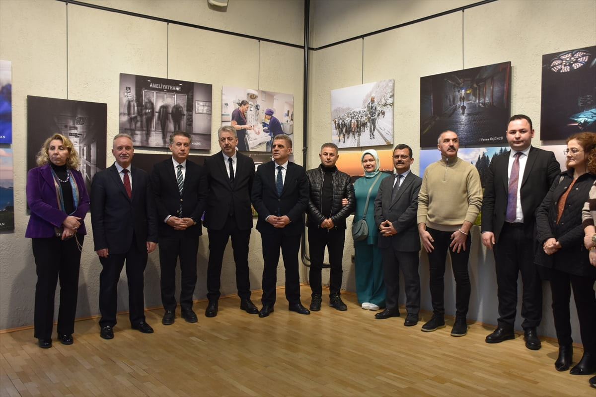 Trabzon'da sağlık çalışanlarının çektiği fotoğrafların yer aldığı "Bir Nöbetin Ardından" isimli...