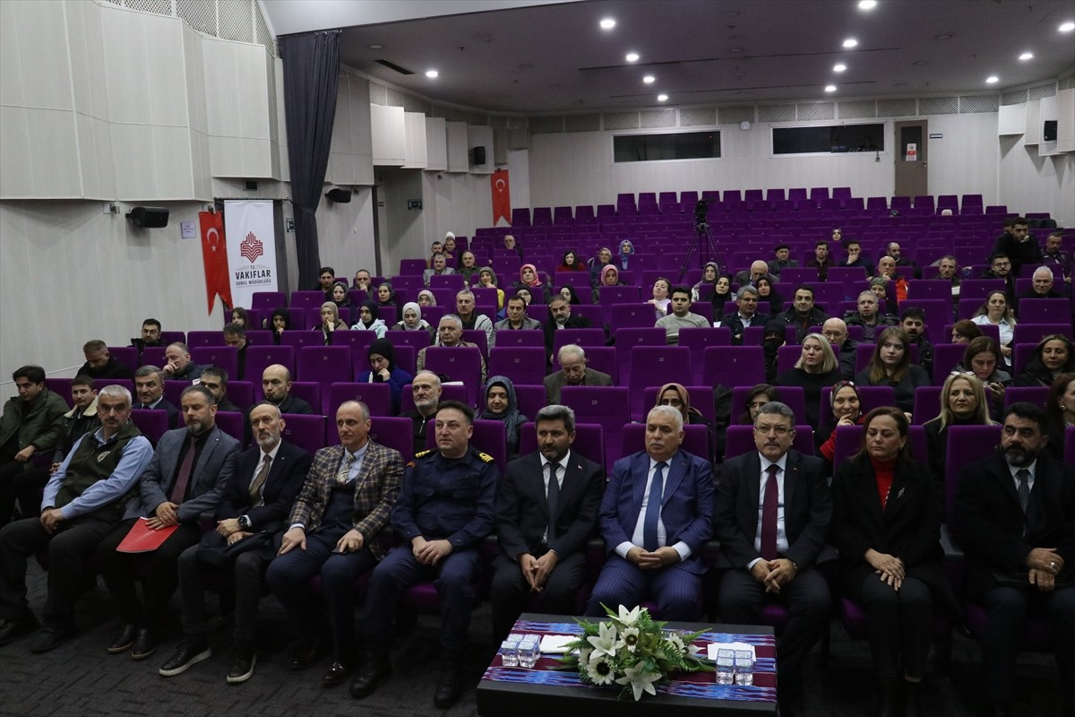 Trabzon'da, Vakıflar Genel Müdürlüğü ile Büyükşehir Belediyesi organizasyonunda "Şarkın Fatihine...