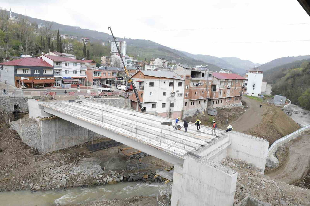 TRABZON'UN AKÇAABAT İLÇESİNİN DÖRTYOL, AKPINAR VE ERİKLİ MAHALLELERİ ARASI ULAŞIMI KOLAYLAŞTIRACAK...